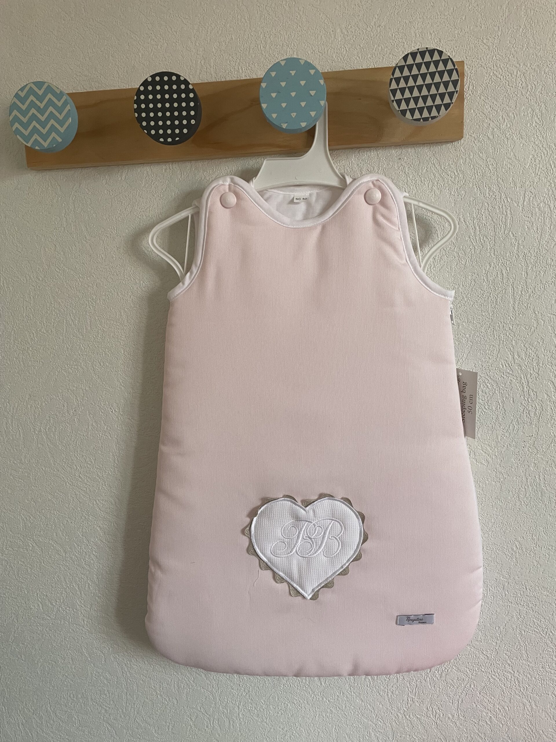 Emma rose gigoteuse rose et coeur blanc