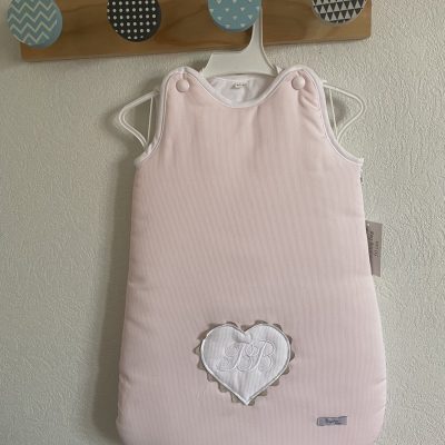 gigoteuse rose et coeur blanc