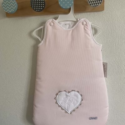gigoteuse rose et coeur blanc