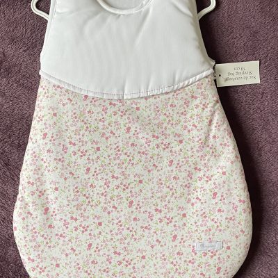 gigoteuse ,dors bien,fille rose et blanc